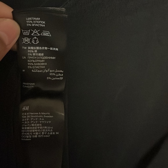 H&M Basic Fine Cotton Stretch Men’s V-Neck Black T-Shirt Size Medium NWOT $ - Picture 6 of 7